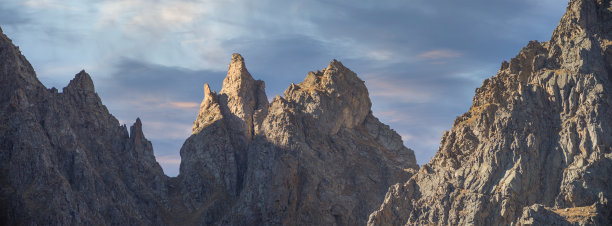 秋天在山上。图片下载