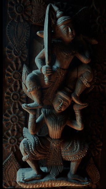 神秘的柚木雕刻图片下载