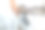 男人的手打开洗衣机的特写照片图片下载