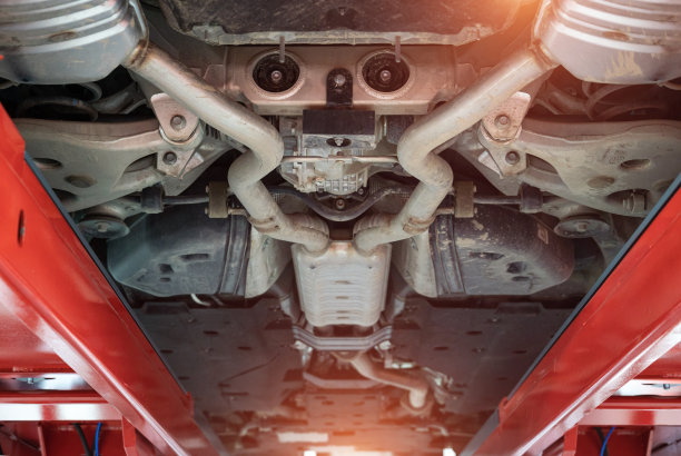 汽车的底部视图图片下载