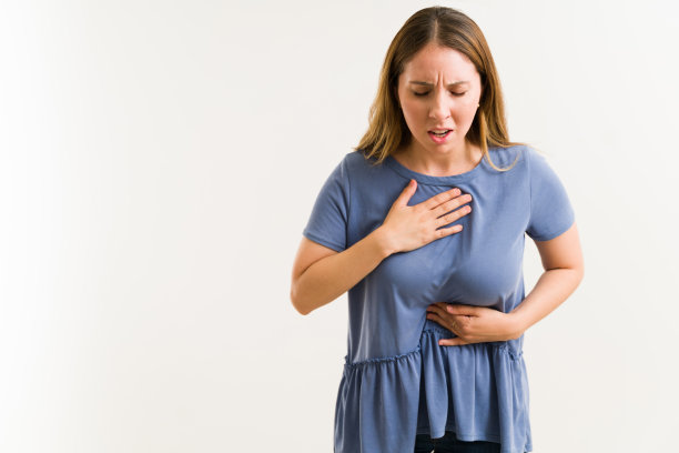 恶心、疼痛的女人图片下载