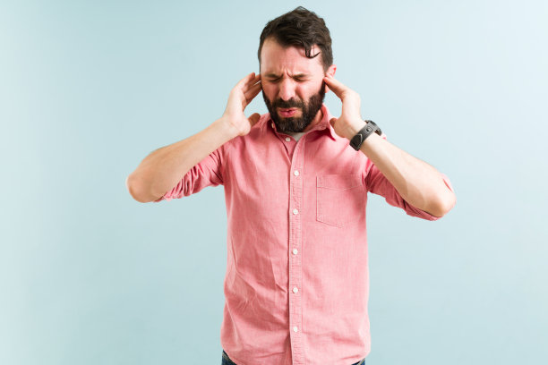 帅哥要求停止噪音图片下载