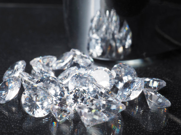 近距离拍摄闪亮的钻石图片下载