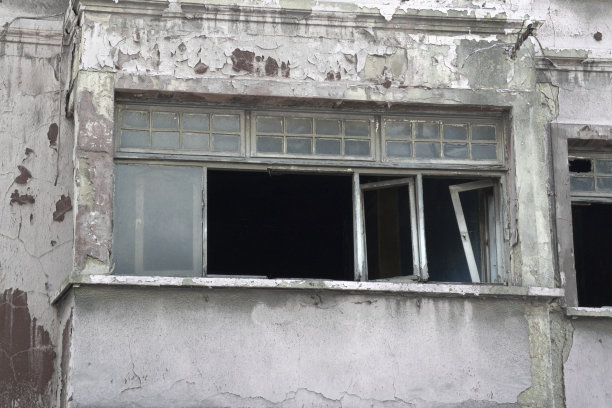 旧受损建筑立面İzmir Konak图片下载