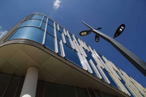 反映市中心住宅区邻里关系的办公楼图片下载