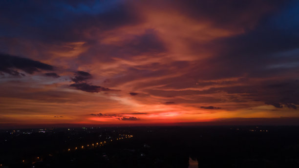 彩色首都的夜空图图片下载