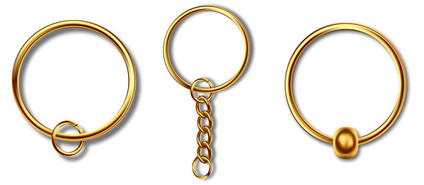 Holder饰品孤立的白色背景。真实的模板金属钥匙链集。饰品钥匙圈，钥匙持有人和breloque插图。图片下载