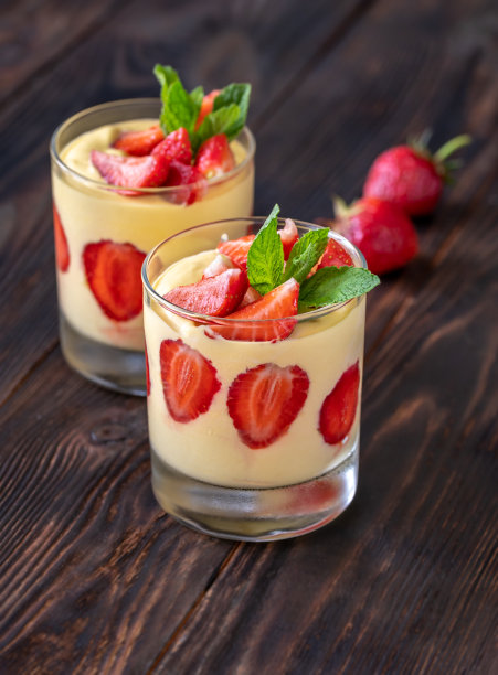 新鲜草莓芒果蛋奶冻图片下载