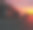 夜晚桥边的柏油路。图片下载