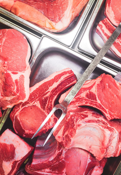 市场里钢盘里的碎肉图片下载