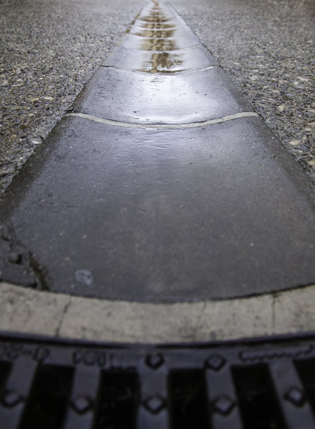 地下的水渠图片下载