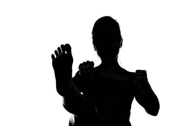 自卫面前踢图片下载