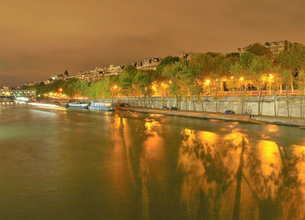 夜晚的塞纳河图片下载