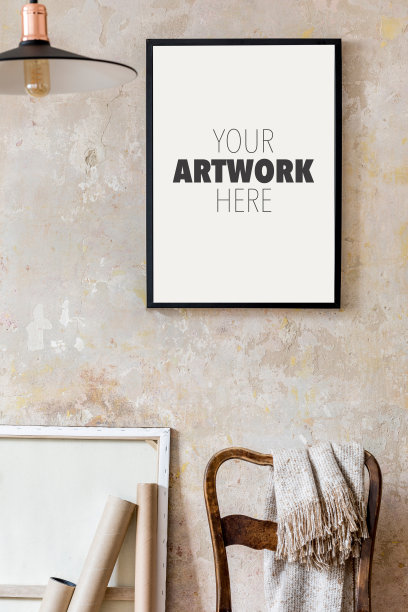 客厅室内设计，黑色海报模拟框架和优雅的个人配饰。模板。图片下载