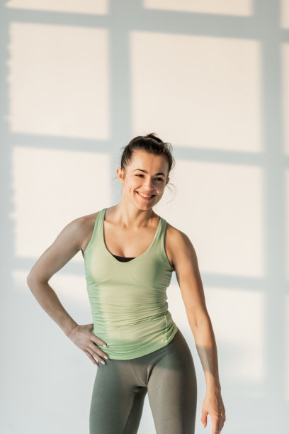 一个女运动员在健身训练的肖像图片下载