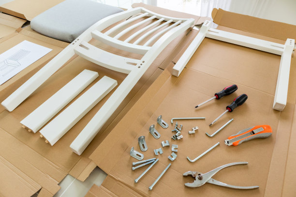 在家组装木椅家具图片下载