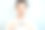 一个人手里拿着一张百元大钞，上面写着“我要工作”。失业、收入下降、工资低的概念图片下载