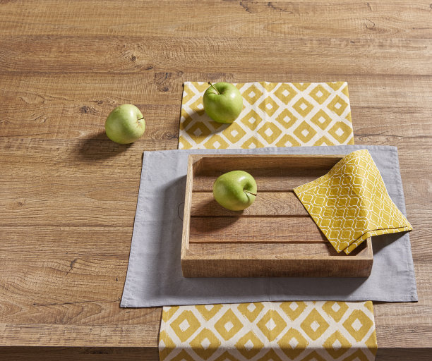 木制餐桌与早餐的概念图片下载