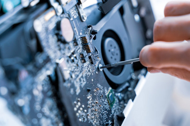 计算机服务。pc电子设备的技术维修。技术员、工程师、技术员负责硬件的维护。图片下载