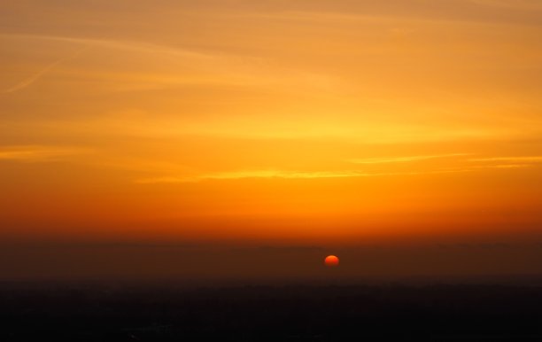 梦幻的橙色的天空图片下载