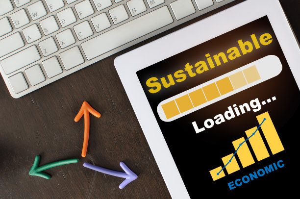 商业可持续战略负载经济增长图表在电脑数字平板电脑与箭头和键盘在桌上图片下载