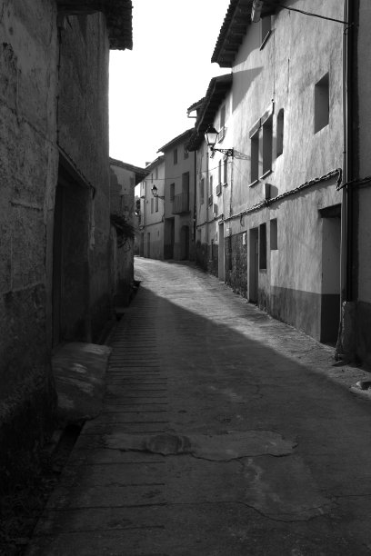 这条街道位于西班牙一个无人居住的村庄，名叫卡斯泰尔洛特图片下载