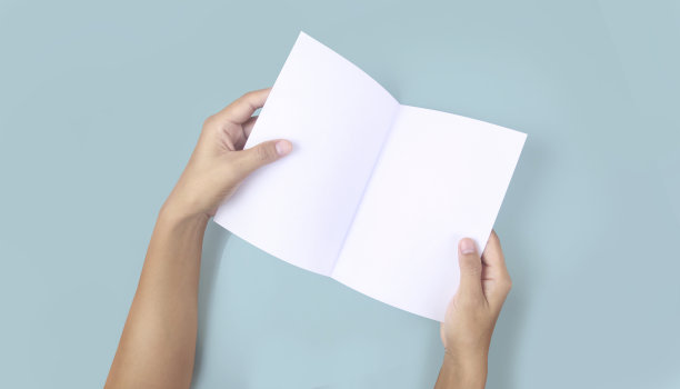 手握空白纸为信纸图片下载