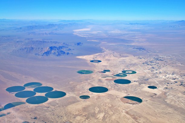 飞越内华达山脉图片下载