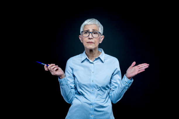 有经验的教师教学。商业女人解释。企业教练。图片下载