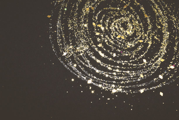 黑色背景上闪烁着金色图片下载