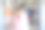 因流感封锁后，携带行李、背包进入机场准备再次旅行的成熟女性旅客。冠状病毒与自由概念图片下载