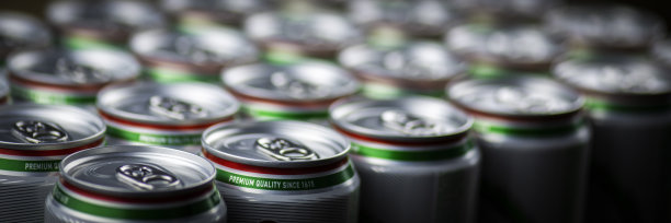 特写铝饮料罐的背景图片下载