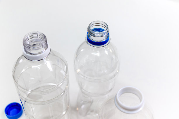 去掉瓶盖的空塑料瓶图片下载