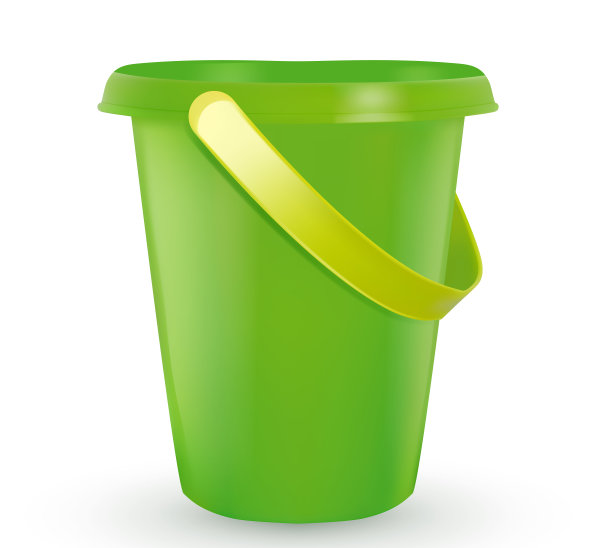 沙盒玩具。婴儿桶，耙子，肩胛骨。一套桶和簸箕。给孩子们玩沙箱。五颜六色的儿童玩具孤立在白色的背景上。图片下载