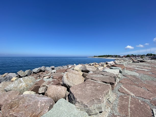 卵石滩和地平线图片下载