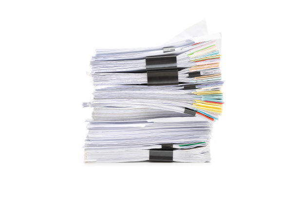 在白色背景上孤立的文档堆栈图片下载