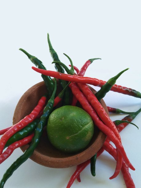 辣椒和酸橙。图片下载