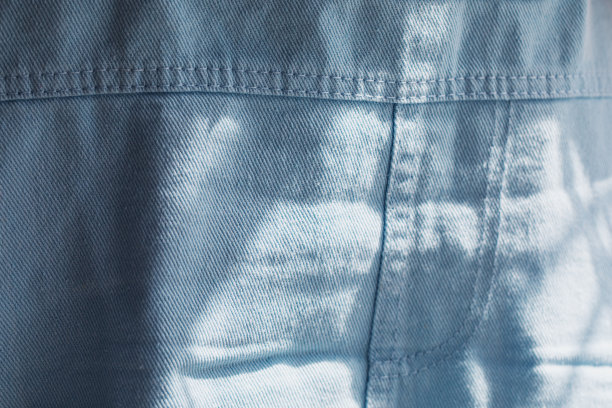 牛仔衣服的特写。粗糙的织物纹理。图片下载