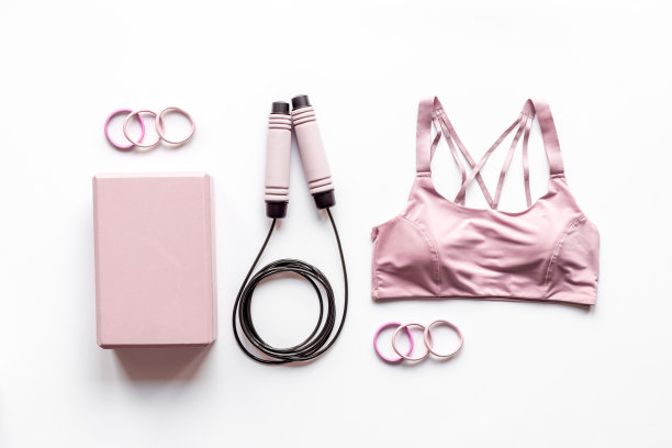 运动女性服装及健身器材图片下载