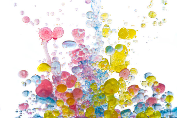 微距拍摄移动油漆滴气泡液体油墨油漆。图片下载