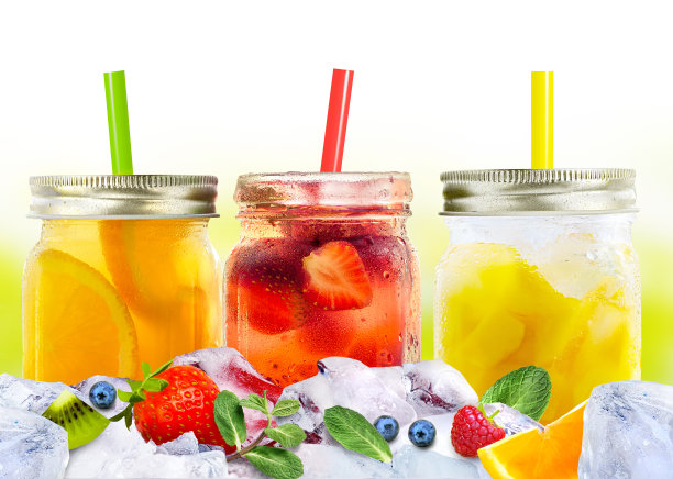 明亮的彩色清凉夏季饮料在玻璃罐和吸管冰水果和浆果图片下载
