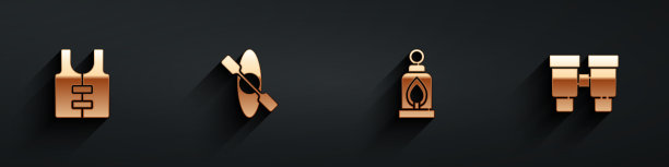 皮艇上装救生衣或独木舟露营灯图片下载