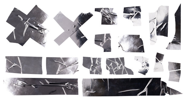 铝金属胶带，白色背景上不同形状的银色撕片全息贴纸图片下载