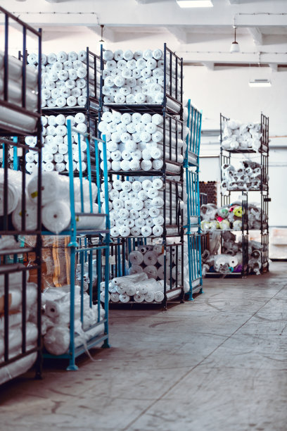 工厂仓库堆满了材料图片下载