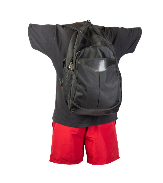 背包，运动短裤，t恤孤立在白色福恩。每天穿的衣服图片下载