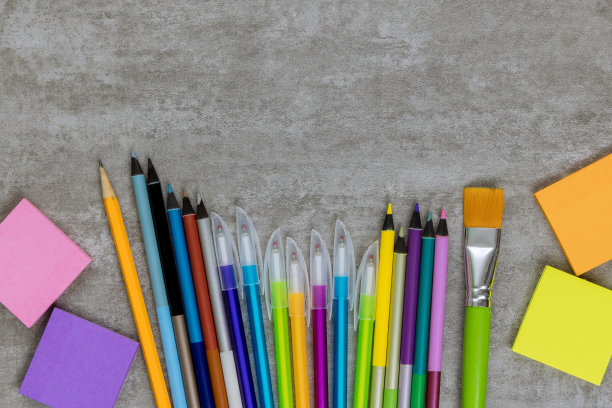 俯视图学生材料组艺术的各种学校用品图片下载