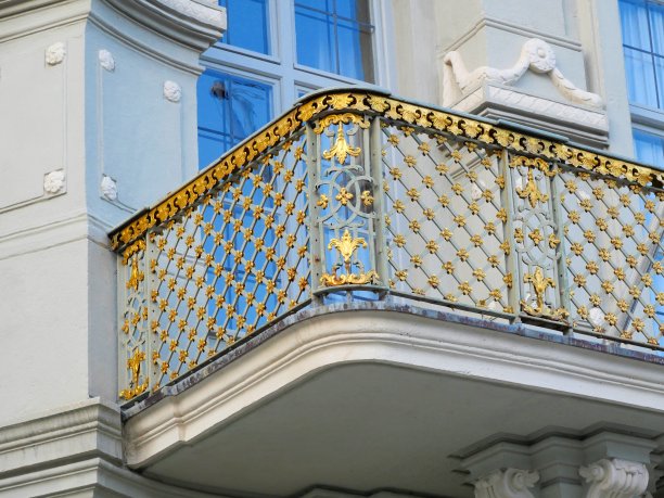 金色的阳台图片下载