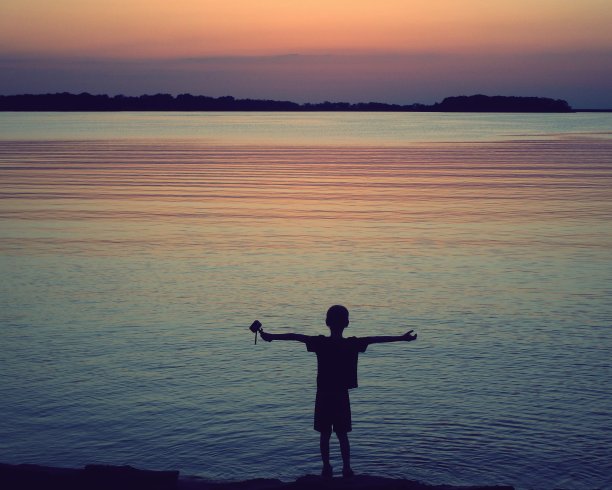 拥抱日落图片下载