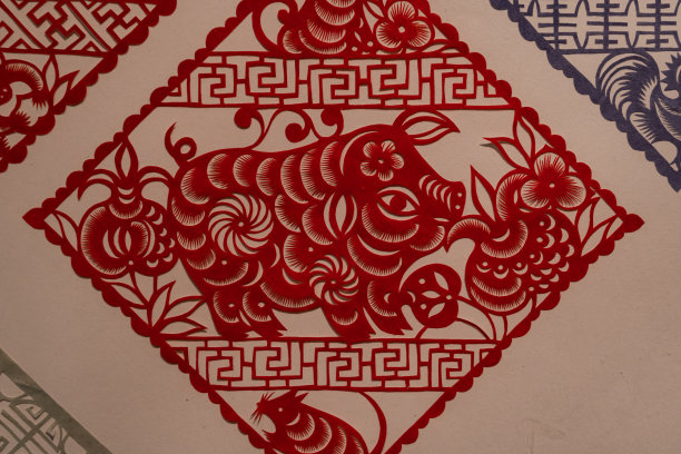 十二生肖猪剪纸装饰画图片下载