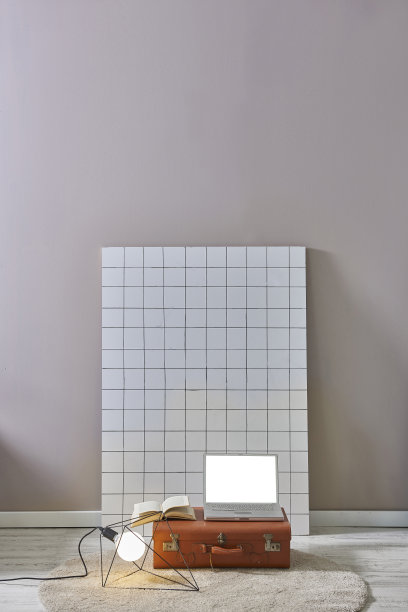 现代家庭室内办公室木桌笔记本电脑灯罩图片下载